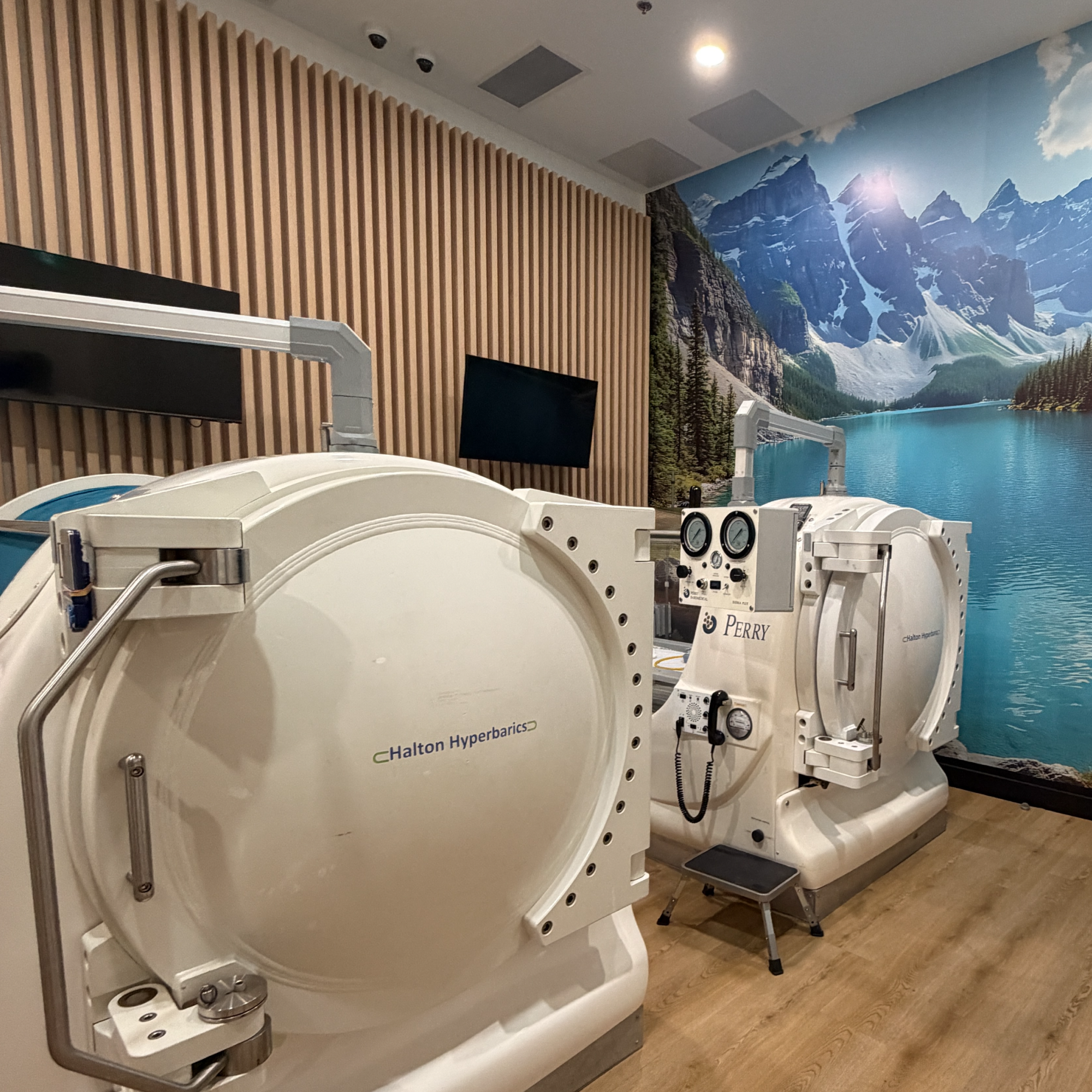 Hyperbaric oxygen chambers at Gericke-Nesbitt Regenerative Medicine